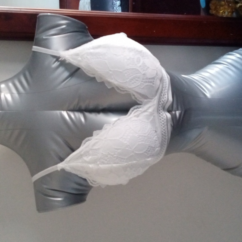 White extra large bra made with stretchy fabric